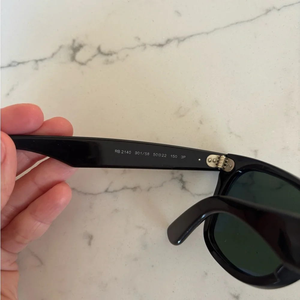 Ray-Ban Classic Black Wayfarer Sunglasses - Picture 3 of 4